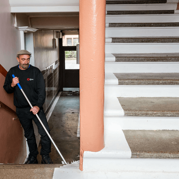 Apartman Merdiven Temizliğinde Balçova’da En Sık Yapılan Hatalar : Kapak Görseli